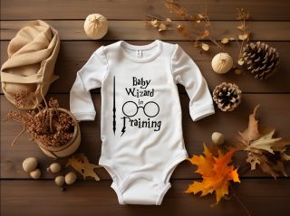 Tyhle kouzelnický bodýčka jsou vyrobený s pečlivostí, kterou by schválila i Hermiona 🎩 ! Tak čaruj do košíku ať Tvoje...